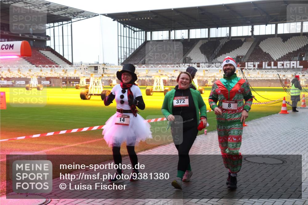 07.12.2025 - St. Pauli X-Mass-Run No. 15 Luisa Fischer http://msf.ph/oto/9381380 07.12.2025 11:16:31 Ziel 14, 372, 8, 1, 8, 14, 372, 1800, 1802, 1821, 1825, 2194, 2195, 2464, 3241, 3256, 3326 meine-sportfotos.de