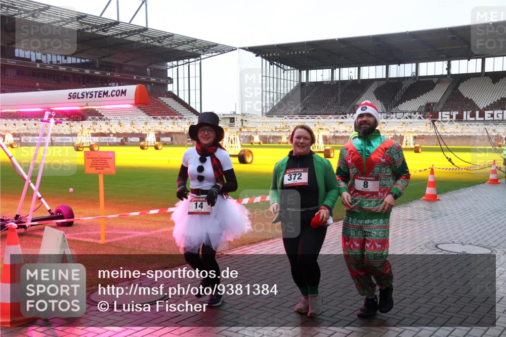 07.12.2025 - St. Pauli X-Mass-Run No. 15 Luisa Fischer http://msf.ph/oto/9381384 07.12.2025 11:16:31 Ziel 14, 372, 8, 8, 14, 372, 1800, 1802, 1821, 1825, 2194, 2195, 2464, 3241, 3256, 3326 meine-sportfotos.de
