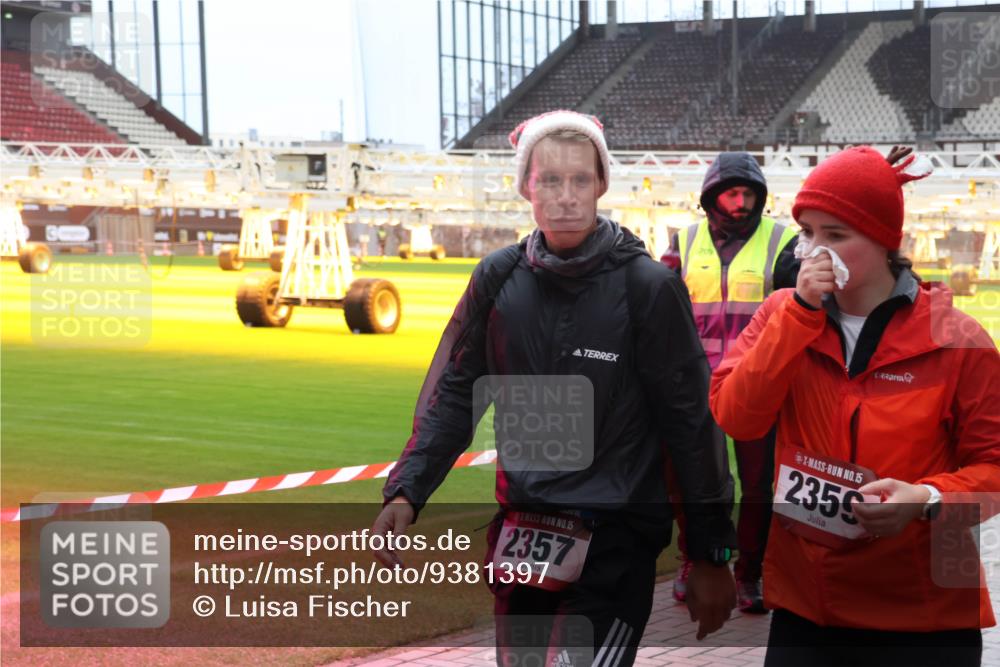 07.12.2025 - St. Pauli X-Mass-Run No. 15 Luisa Fischer http://msf.ph/oto/9381397 07.12.2025 10:45:26 Ziel 15, 2357, 709, 15, 2359, 82, 86, 631, 636, 791, 793, 1245, 1415, 1419, 1546, 2058, 2086, 2158, 2220, 2321, 2325, 2524, 2525, 3132, 3350, 4876 meine-sportfotos.de