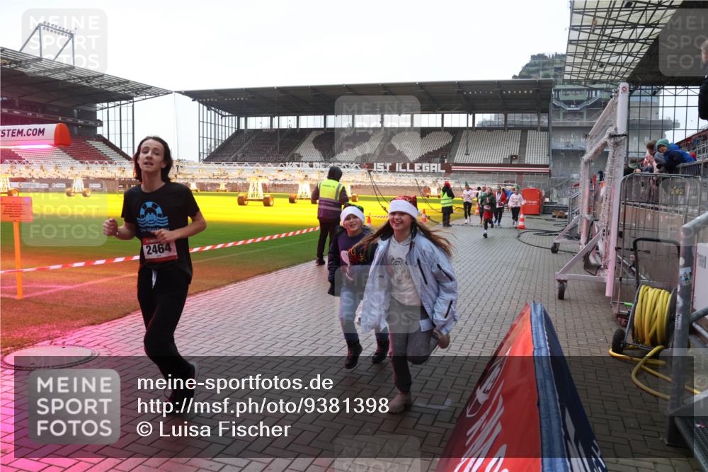07.12.2025 - St. Pauli X-Mass-Run No. 15 Luisa Fischer http://msf.ph/oto/9381398 07.12.2025 11:16:48 Ziel 2464, 1, 1017, 1350, 1800, 1802, 1821, 1825, 2195, 2464, 3241, 3256, 3326 meine-sportfotos.de