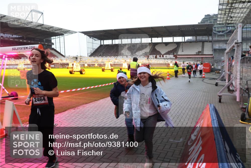 07.12.2025 - St. Pauli X-Mass-Run No. 15 Luisa Fischer http://msf.ph/oto/9381400 07.12.2025 11:16:48 Ziel 2464, 1, 1017, 1350, 1800, 1802, 1821, 1825, 2195, 2464, 3241, 3256, 3326 meine-sportfotos.de