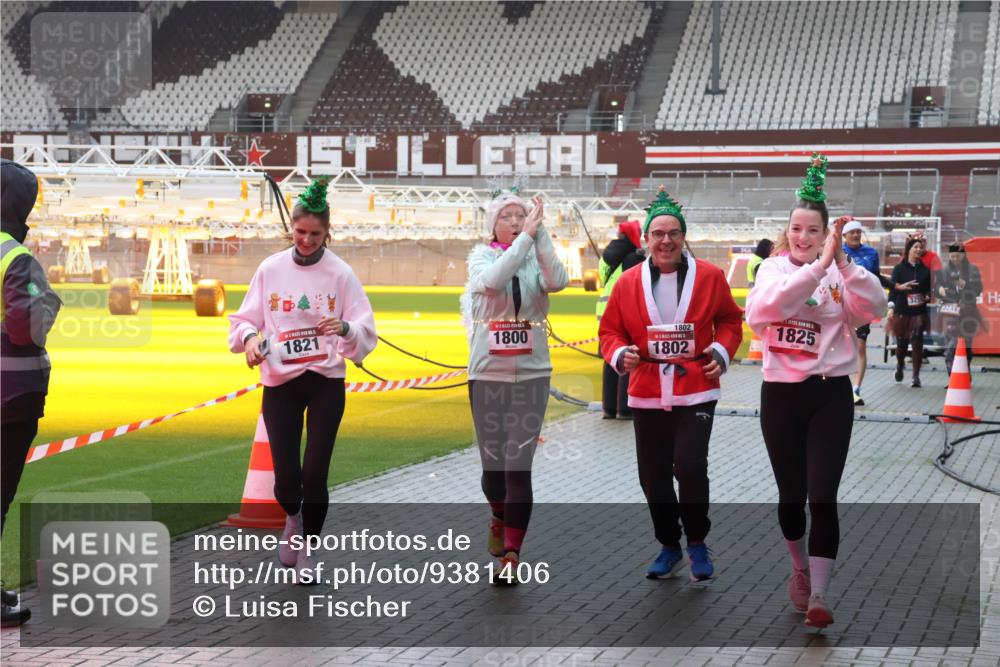 07.12.2025 - St. Pauli X-Mass-Run No. 15 Luisa Fischer http://msf.ph/oto/9381406 07.12.2025 11:16:54 Ziel 1821, 1800, 1802, 1802, 1825, 1017, 1350, 1800, 1802, 1821, 1825, 2195, 2464, 3241, 3256, 3326 meine-sportfotos.de