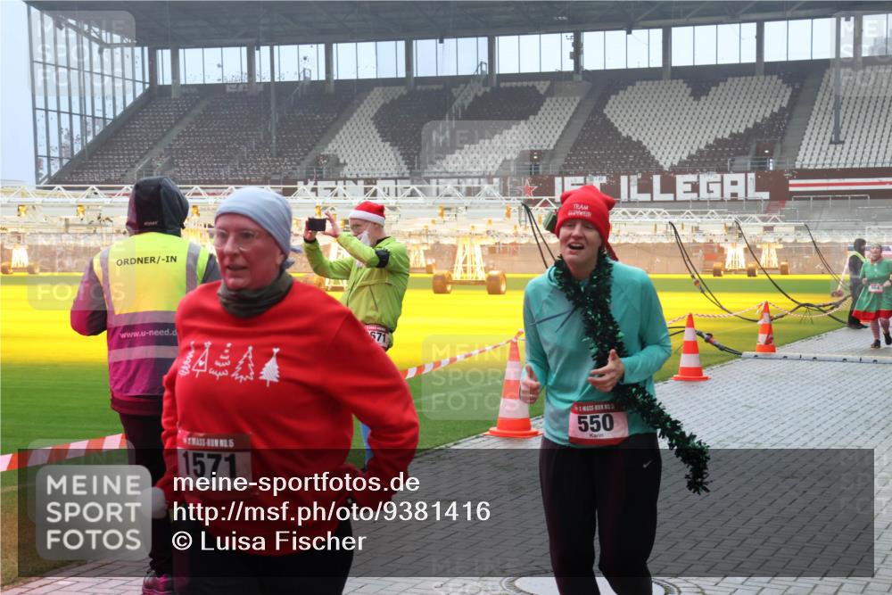 07.12.2025 - St. Pauli X-Mass-Run No. 15 Luisa Fischer http://msf.ph/oto/9381416 07.12.2025 10:11:01 Ziel 671, 15, 1571, 15, 550, 964, 550, 962, 964, 979, 1399, 1426, 1571, 1768, 2083, 2087, 2530, 4358, 4507, 4885 meine-sportfotos.de
