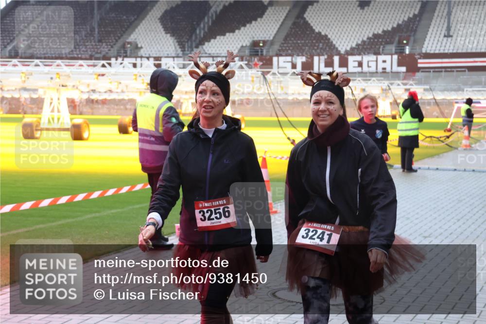 07.12.2025 - St. Pauli X-Mass-Run No. 15 Luisa Fischer http://msf.ph/oto/9381450 07.12.2025 11:17:12 Ziel 15, 3256, 15, 3241, 1017, 1350 meine-sportfotos.de