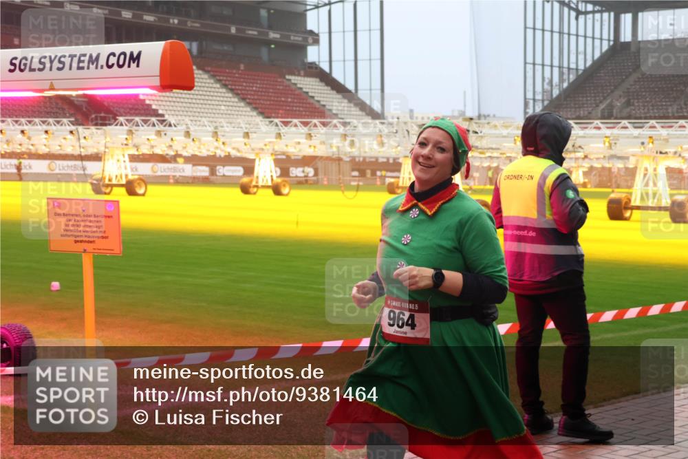 07.12.2025 - St. Pauli X-Mass-Run No. 15 Luisa Fischer http://msf.ph/oto/9381464 07.12.2025 10:11:11 Ziel 15, 964, 57, 550, 964, 979, 983, 1148, 1149, 1150, 1426, 1571, 1768, 1929, 1935, 2083, 2087, 2530, 4885 meine-sportfotos.de