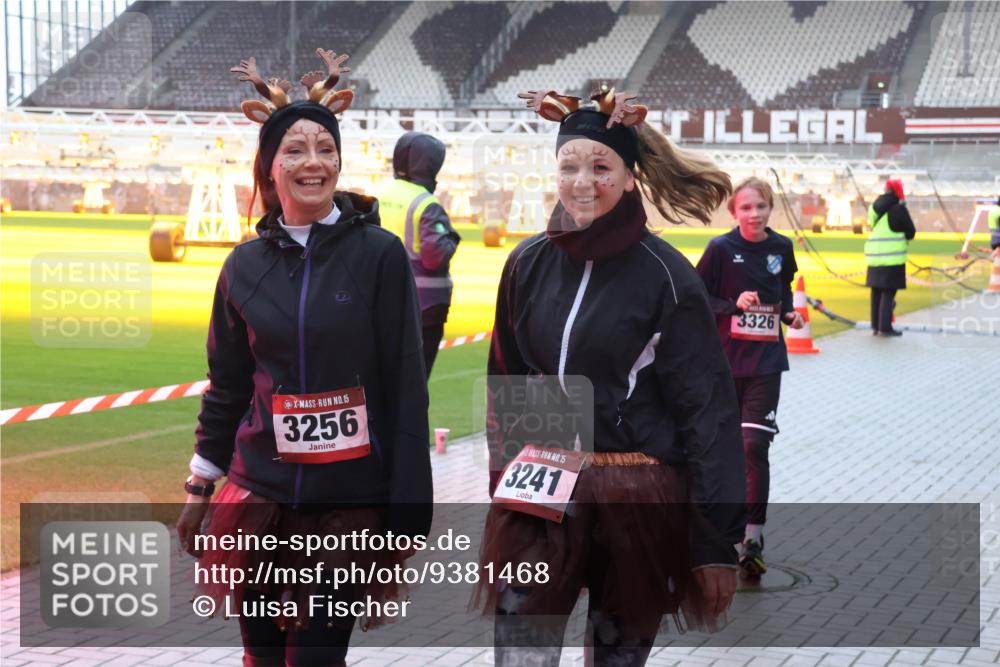 07.12.2025 - St. Pauli X-Mass-Run No. 15 Luisa Fischer http://msf.ph/oto/9381468 07.12.2025 11:17:13 Ziel 15, 3256, 15, 3241, 3326, 1017, 1350 meine-sportfotos.de
