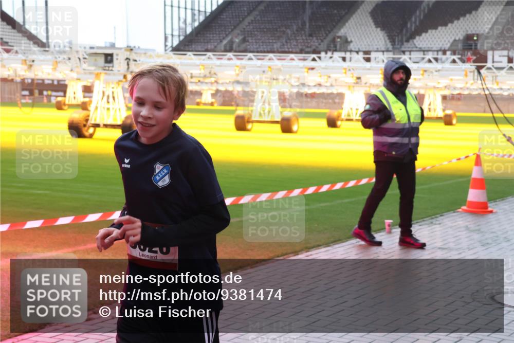 07.12.2025 - St. Pauli X-Mass-Run No. 15 Luisa Fischer http://msf.ph/oto/9381474 07.12.2025 11:17:15 Ziel 1919, 1017, 1350 meine-sportfotos.de