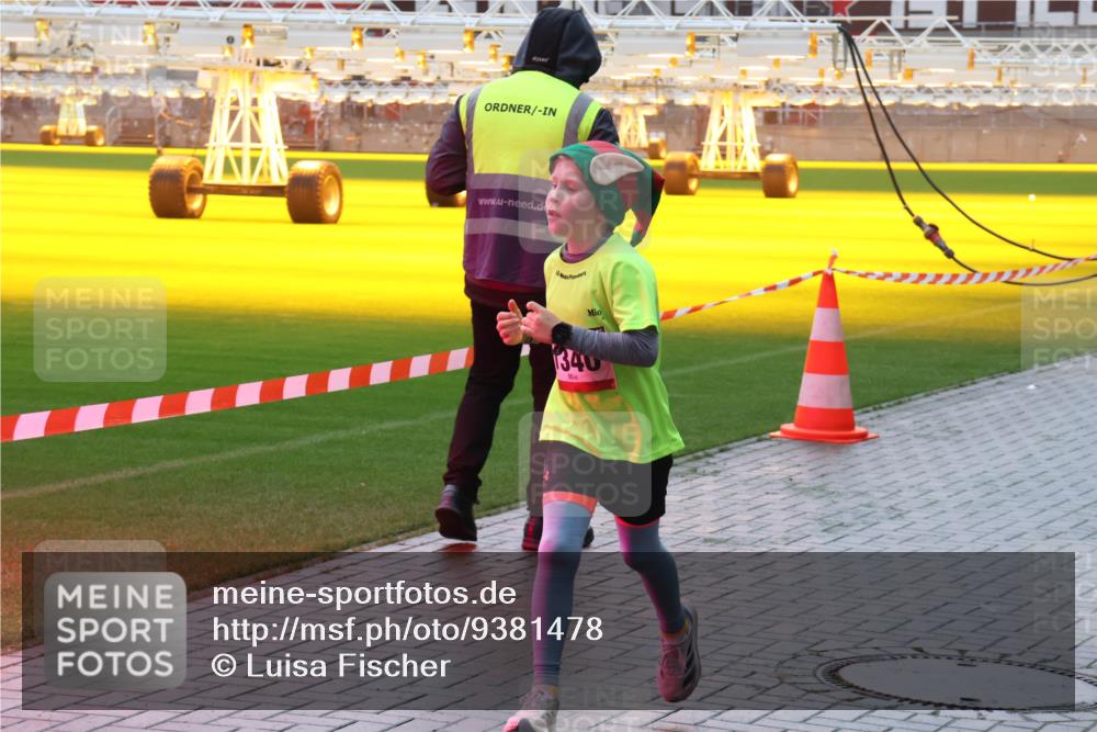 07.12.2025 - St. Pauli X-Mass-Run No. 15 Luisa Fischer http://msf.ph/oto/9381478 07.12.2025 11:17:36 Ziel 1340, 551, 1122, 1125, 1127, 1130, 1340, 1529, 1531, 1686, 2477, 2766, 2846, 2849 meine-sportfotos.de