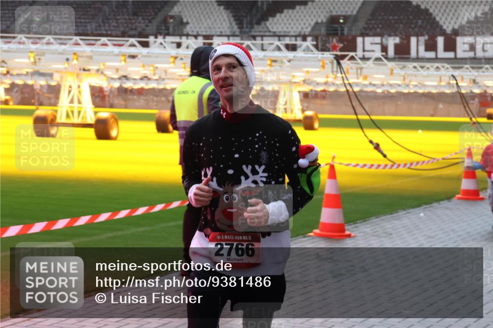 07.12.2025 - St. Pauli X-Mass-Run No. 15 Luisa Fischer http://msf.ph/oto/9381486 07.12.2025 11:17:38 Ziel 6, 15, 2766, 551, 1122, 1125, 1127, 1130, 1340, 1529, 1531, 1686, 2477, 2766, 2846, 2849 meine-sportfotos.de