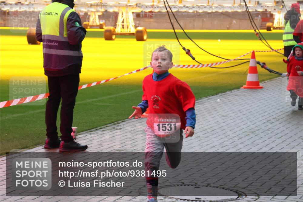 07.12.2025 - St. Pauli X-Mass-Run No. 15 Luisa Fischer http://msf.ph/oto/9381495 07.12.2025 11:17:40 Ziel 15, 1531, 551, 1122, 1125, 1127, 1130, 1340, 1529, 1531, 1686, 2477, 2766, 2846, 2849 meine-sportfotos.de