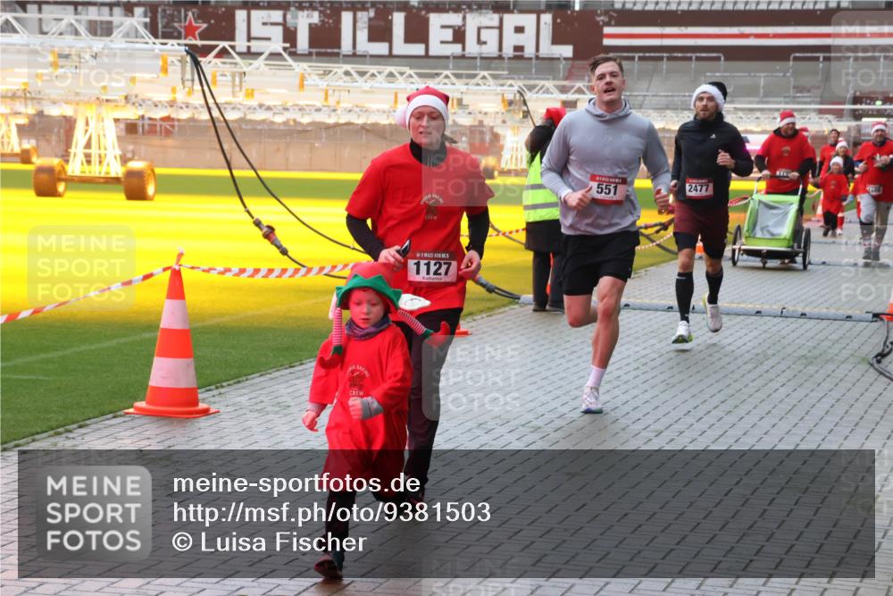 07.12.2025 - St. Pauli X-Mass-Run No. 15 Luisa Fischer http://msf.ph/oto/9381503 07.12.2025 11:17:43 Ziel 5, 1127, 551, 2477, 551, 845, 1122, 1125, 1127, 1130, 1340, 1529, 1531, 1686, 2477, 2766, 2846, 2849 meine-sportfotos.de