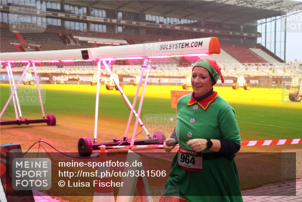 07.12.2025 - St. Pauli X-Mass-Run No. 15 Luisa Fischer http://msf.ph/oto/9381506 07.12.2025 10:11:11 Ziel 15, 964, 57, 550, 964, 979, 983, 1148, 1149, 1150, 1426, 1571, 1768, 1929, 1935, 2083, 2087, 2530, 4885 meine-sportfotos.de