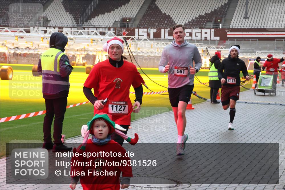 07.12.2025 - St. Pauli X-Mass-Run No. 15 Luisa Fischer http://msf.ph/oto/9381526 07.12.2025 11:17:44 Ziel 5, 1127, 551, 2477, 551, 845, 1122, 1125, 1127, 1130, 1340, 1529, 1531, 1686, 2477, 2766, 2846, 2849 meine-sportfotos.de