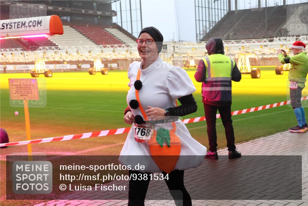 07.12.2025 - St. Pauli X-Mass-Run No. 15 Luisa Fischer http://msf.ph/oto/9381534 07.12.2025 10:11:19 Ziel 15, 1768, 671, 57, 550, 964, 979, 983, 1148, 1149, 1150, 1426, 1571, 1768, 1929, 1935, 2530, 4885 meine-sportfotos.de