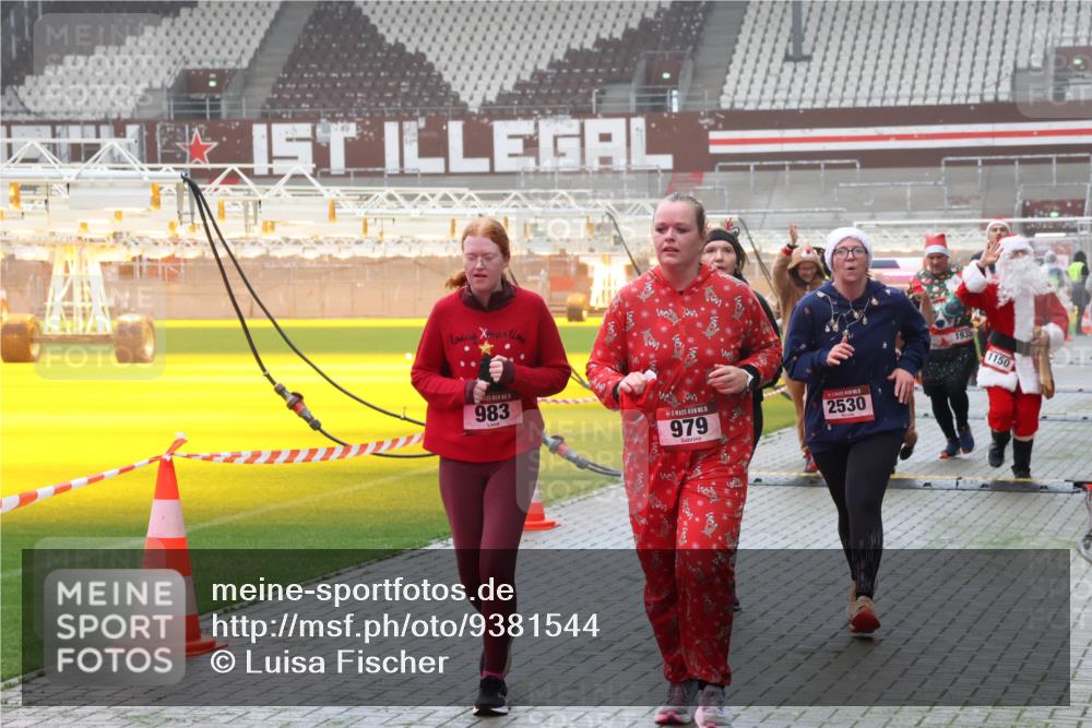 07.12.2025 - St. Pauli X-Mass-Run No. 15 Luisa Fischer http://msf.ph/oto/9381544 07.12.2025 10:11:27 Ziel 983, 15, 979, 5, 2530, 1935, 1150, 57, 964, 979, 983, 1148, 1149, 1150, 1426, 1768, 1929, 1935, 1969, 2530, 3815, 4885 meine-sportfotos.de