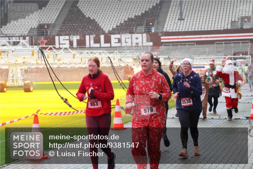 07.12.2025 - St. Pauli X-Mass-Run No. 15 Luisa Fischer http://msf.ph/oto/9381547 07.12.2025 10:11:27 Ziel 983, 15, 979, 2530, 1935, 1150, 57, 964, 979, 983, 1148, 1149, 1150, 1426, 1768, 1929, 1935, 1969, 2530, 3815, 4885 meine-sportfotos.de
