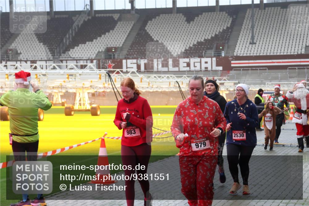 07.12.2025 - St. Pauli X-Mass-Run No. 15 Luisa Fischer http://msf.ph/oto/9381551 07.12.2025 10:11:28 Ziel 983, 5, 979, 2530, 1149, 1150, 57, 979, 983, 1148, 1149, 1150, 1426, 1768, 1929, 1935, 1969, 2530, 3354, 3815, 4499, 4525, 4885 meine-sportfotos.de