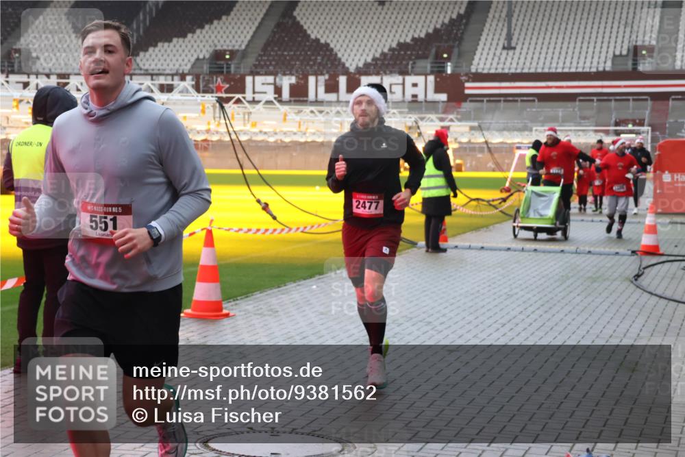 07.12.2025 - St. Pauli X-Mass-Run No. 15 Luisa Fischer http://msf.ph/oto/9381562 07.12.2025 11:17:45 Ziel 15, 551, 2477, 551, 845, 1122, 1125, 1127, 1130, 1340, 1529, 1531, 1686, 2477, 2766, 2846, 2849 meine-sportfotos.de