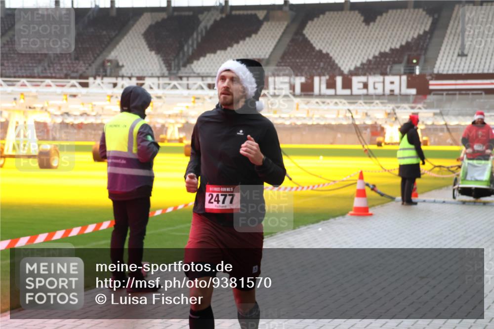 07.12.2025 - St. Pauli X-Mass-Run No. 15 Luisa Fischer http://msf.ph/oto/9381570 07.12.2025 11:17:46 Ziel 2477, 551, 845, 1122, 1125, 1127, 1130, 1340, 1529, 1531, 1686, 2477, 2766, 2846, 2849 meine-sportfotos.de
