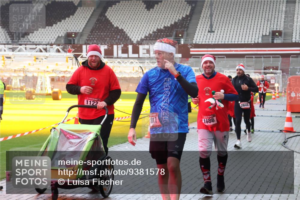 07.12.2025 - St. Pauli X-Mass-Run No. 15 Luisa Fischer http://msf.ph/oto/9381578 07.12.2025 11:17:53 Ziel 5, 1122, 1017, 1686, 2846, 551, 845, 1122, 1125, 1127, 1130, 1340, 1529, 1531, 1686, 2477, 2766, 2846, 2849 meine-sportfotos.de