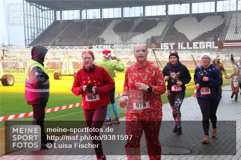 07.12.2025 - St. Pauli X-Mass-Run No. 15 Luisa Fischer http://msf.ph/oto/9381597 07.12.2025 10:11:29 Ziel 983, 15, 979, 57, 2530, 1149, 57, 979, 983, 1148, 1149, 1150, 1426, 1768, 1929, 1935, 1969, 2530, 3354, 3815, 4499, 4525, 4661, 4885 meine-sportfotos.de