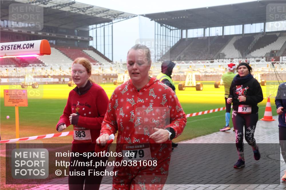 07.12.2025 - St. Pauli X-Mass-Run No. 15 Luisa Fischer http://msf.ph/oto/9381608 07.12.2025 10:11:31 Ziel 4, 983, 15, 979, 57, 57, 979, 983, 1148, 1149, 1150, 1426, 1768, 1929, 1935, 1969, 2530, 3354, 3815, 4499, 4525, 4659, 4661, 4885 meine-sportfotos.de