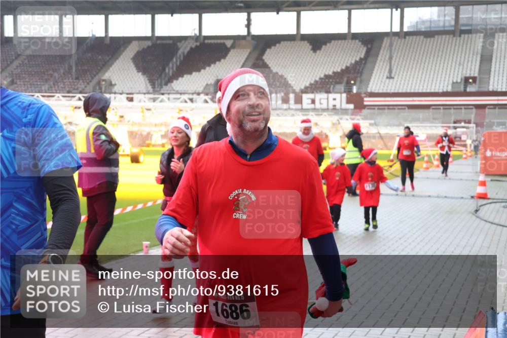 07.12.2025 - St. Pauli X-Mass-Run No. 15 Luisa Fischer http://msf.ph/oto/9381615 07.12.2025 11:17:57 Ziel 15, 1686, 551, 845, 1122, 1125, 1127, 1130, 1340, 1529, 1531, 1686, 2477, 2766, 2846, 2849, 2915, 4627 meine-sportfotos.de
