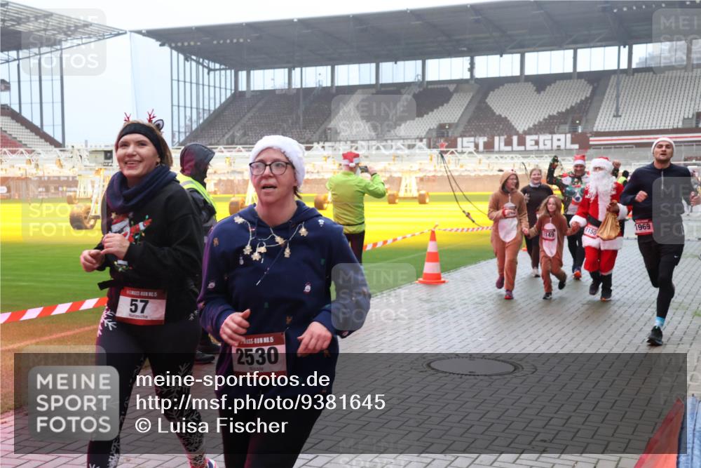 07.12.2025 - St. Pauli X-Mass-Run No. 15 Luisa Fischer http://msf.ph/oto/9381645 07.12.2025 10:11:32 Ziel 57, 15, 2530, 1149, 1150, 1969, 57, 979, 983, 1148, 1149, 1150, 1426, 1768, 1929, 1935, 1969, 2530, 3354, 3815, 4499, 4525, 4659, 4661, 4885 meine-sportfotos.de