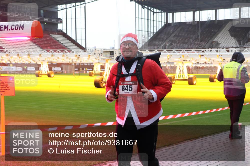 07.12.2025 - St. Pauli X-Mass-Run No. 15 Luisa Fischer http://msf.ph/oto/9381667 07.12.2025 11:18:13 Ziel 9, 15, 845, 551, 845, 1122, 1125, 1127, 1130, 1325, 1529, 1686, 2477, 2846, 2849, 2915, 3221, 3327, 4627 meine-sportfotos.de