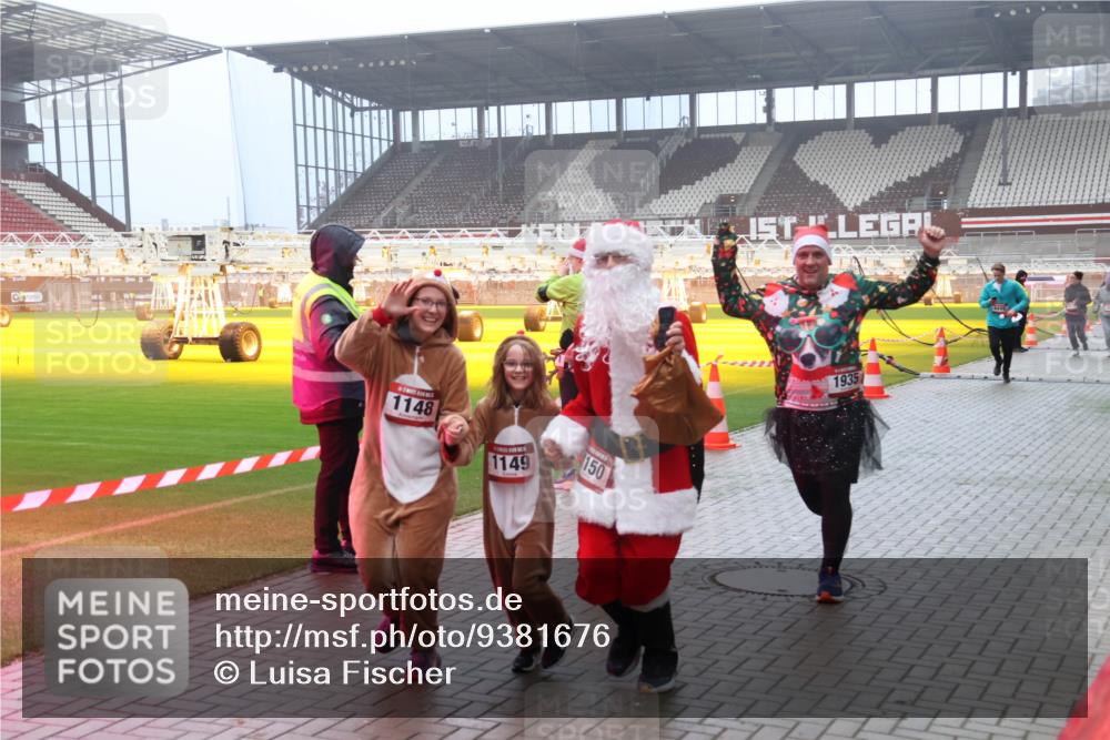 07.12.2025 - St. Pauli X-Mass-Run No. 15 Luisa Fischer http://msf.ph/oto/9381676 07.12.2025 10:11:35 Ziel 1148, 1149, 150, 1935, 57, 979, 983, 1148, 1149, 1150, 1426, 1768, 1929, 1935, 1969, 2530, 3354, 3815, 4499, 4525, 4659, 4661, 4662, 4885 meine-sportfotos.de