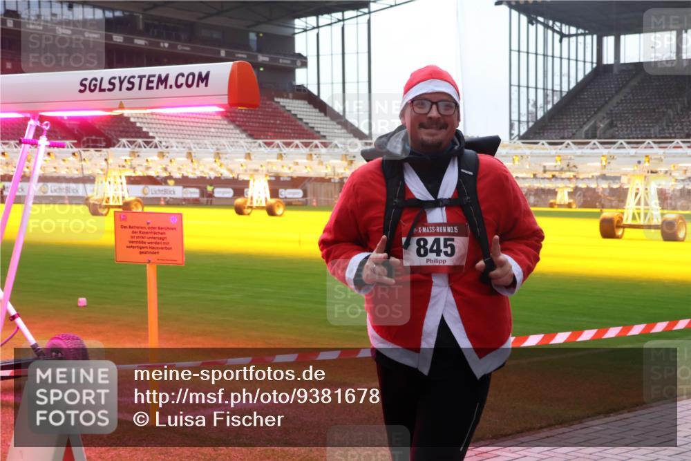 07.12.2025 - St. Pauli X-Mass-Run No. 15 Luisa Fischer http://msf.ph/oto/9381678 07.12.2025 11:18:13 Ziel 15, 845, 551, 845, 1122, 1125, 1127, 1130, 1325, 1529, 1686, 2477, 2846, 2849, 2915, 3221, 3327, 4627 meine-sportfotos.de