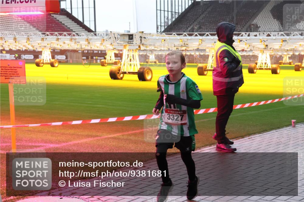07.12.2025 - St. Pauli X-Mass-Run No. 15 Luisa Fischer http://msf.ph/oto/9381681 07.12.2025 11:18:23 Ziel 0, 15, 3327, 845, 1325, 1348, 2915, 3201, 3221, 3327, 4627 meine-sportfotos.de