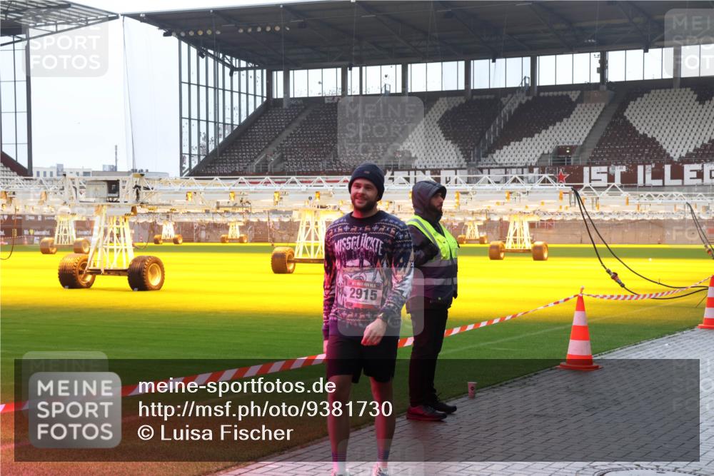 07.12.2025 - St. Pauli X-Mass-Run No. 15 Luisa Fischer http://msf.ph/oto/9381730 07.12.2025 11:18:52 Ziel 2915, 1325, 1348, 2045, 2918, 3138, 3158, 3201, 3221, 3304, 3327, 3634, 3636 meine-sportfotos.de