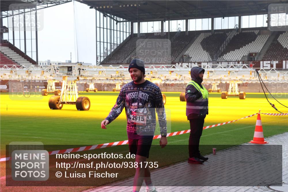 07.12.2025 - St. Pauli X-Mass-Run No. 15 Luisa Fischer http://msf.ph/oto/9381735 07.12.2025 11:18:52 Ziel 15, 2915, 1325, 1348, 2045, 2918, 3138, 3158, 3201, 3221, 3304, 3327, 3634, 3636 meine-sportfotos.de