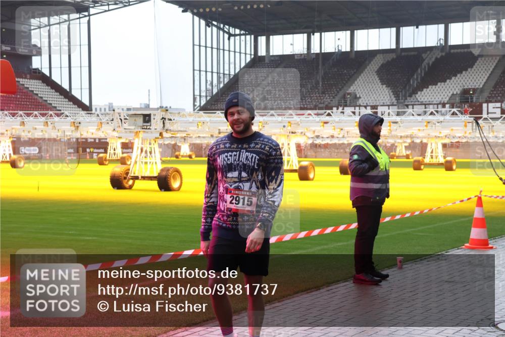 07.12.2025 - St. Pauli X-Mass-Run No. 15 Luisa Fischer http://msf.ph/oto/9381737 07.12.2025 11:18:53 Ziel 1, 5, 2915, 1325, 1348, 2045, 2918, 3138, 3158, 3201, 3221, 3304, 3327, 3634, 3636 meine-sportfotos.de