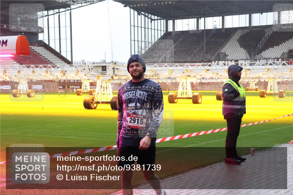 07.12.2025 - St. Pauli X-Mass-Run No. 15 Luisa Fischer http://msf.ph/oto/9381739 07.12.2025 11:18:53 Ziel 15, 2915, 1325, 1348, 2045, 2918, 3138, 3158, 3201, 3221, 3304, 3327, 3634, 3636 meine-sportfotos.de