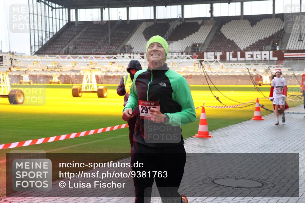 07.12.2025 - St. Pauli X-Mass-Run No. 15 Luisa Fischer http://msf.ph/oto/9381763 07.12.2025 11:18:58 Ziel 15, 29, 1109, 1325, 1348, 2045, 2918, 3138, 3158, 3201, 3221, 3304, 3327, 3634, 3636 meine-sportfotos.de