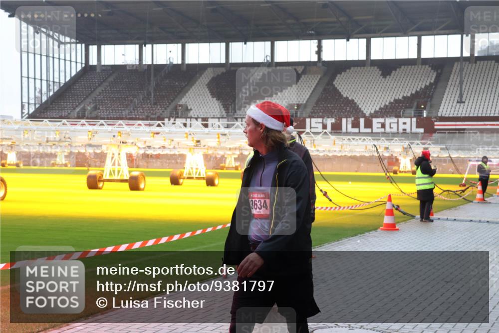 07.12.2025 - St. Pauli X-Mass-Run No. 15 Luisa Fischer http://msf.ph/oto/9381797 07.12.2025 11:19:27 Ziel 3634, 1, 295, 302, 1109, 1322, 1617, 2064, 2067, 2597, 2788, 2918, 3138, 3158, 3205 meine-sportfotos.de