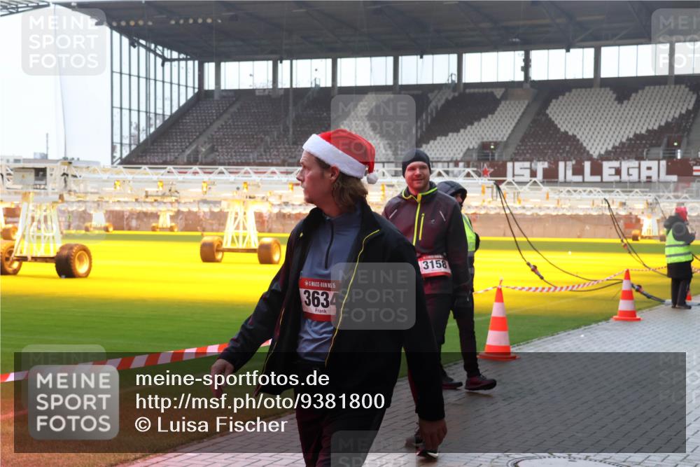 07.12.2025 - St. Pauli X-Mass-Run No. 15 Luisa Fischer http://msf.ph/oto/9381800 07.12.2025 11:19:27 Ziel 15, 3634, 3158, 295, 302, 1109, 1322, 1617, 2064, 2067, 2597, 2788, 2918, 3138, 3158, 3205 meine-sportfotos.de
