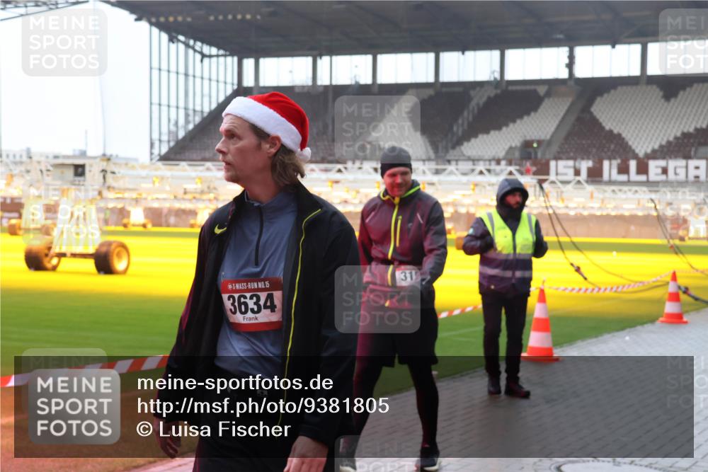 07.12.2025 - St. Pauli X-Mass-Run No. 15 Luisa Fischer http://msf.ph/oto/9381805 07.12.2025 11:19:28 Ziel 15, 3634, 31, 295, 302, 1109, 1322, 1617, 2064, 2067, 2597, 2788, 2918, 3205 meine-sportfotos.de