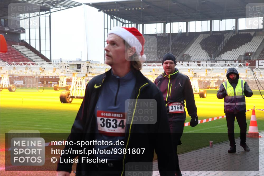 07.12.2025 - St. Pauli X-Mass-Run No. 15 Luisa Fischer http://msf.ph/oto/9381807 07.12.2025 11:19:29 Ziel 15, 3634, 5, 3158, 6709, 295, 302, 1109, 1322, 1617, 2064, 2067, 2597, 2788, 3205 meine-sportfotos.de