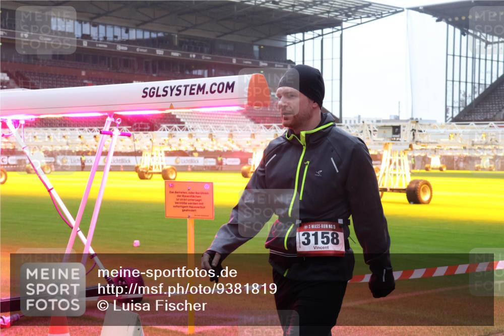 07.12.2025 - St. Pauli X-Mass-Run No. 15 Luisa Fischer http://msf.ph/oto/9381819 07.12.2025 11:19:31 Ziel 4, 15, 3158, 295, 302, 1109, 1322, 1617, 2062, 2064, 2067, 2597, 2788, 3205 meine-sportfotos.de