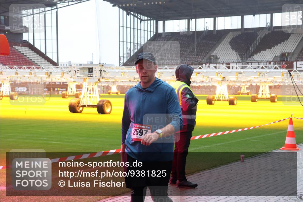 07.12.2025 - St. Pauli X-Mass-Run No. 15 Luisa Fischer http://msf.ph/oto/9381825 07.12.2025 11:19:42 Ziel 15, 2597, 295, 302, 367, 373, 797, 1109, 1322, 1563, 1617, 2062, 2064, 2067, 2597, 2788, 3205 meine-sportfotos.de
