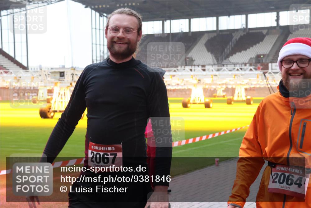 07.12.2025 - St. Pauli X-Mass-Run No. 15 Luisa Fischer http://msf.ph/oto/9381846 07.12.2025 11:19:46 Ziel 15, 2067, 15, 2064, 295, 302, 367, 373, 797, 1109, 1322, 1336, 1343, 1563, 1617, 2062, 2064, 2067, 2597, 2788, 3205 meine-sportfotos.de