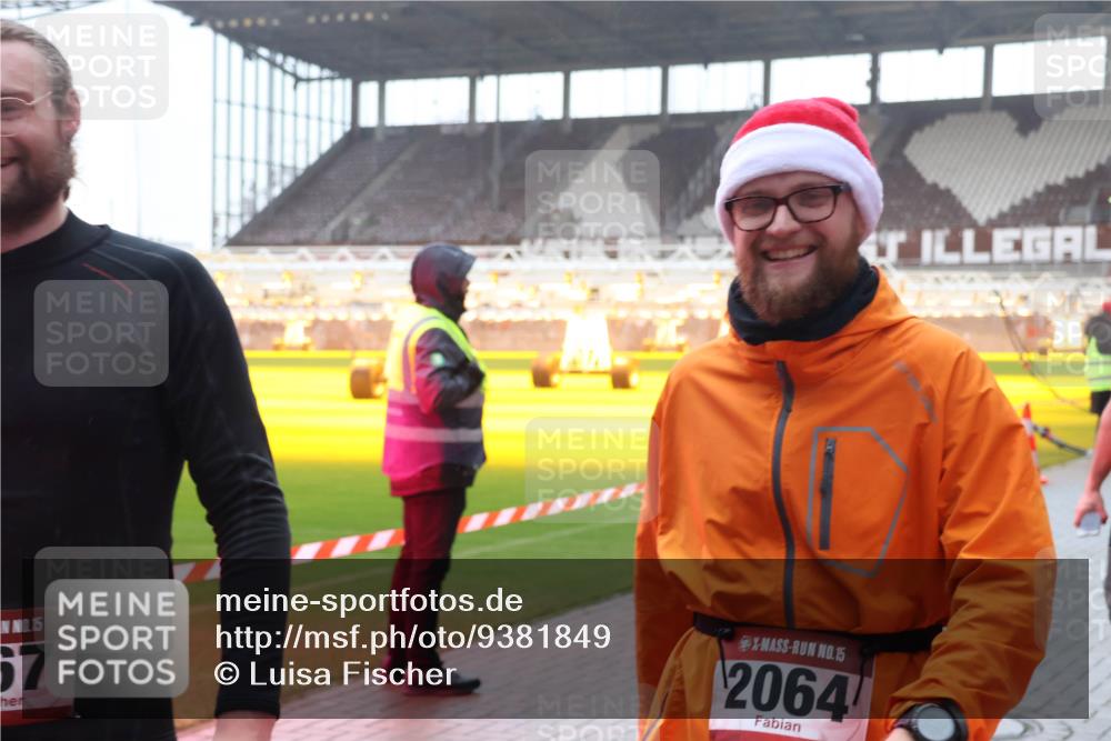 07.12.2025 - St. Pauli X-Mass-Run No. 15 Luisa Fischer http://msf.ph/oto/9381849 07.12.2025 11:19:46 Ziel 15, 67, 15, 2064, 295, 302, 367, 373, 797, 1109, 1322, 1336, 1343, 1563, 1617, 2062, 2064, 2067, 2597, 2788, 3205 meine-sportfotos.de