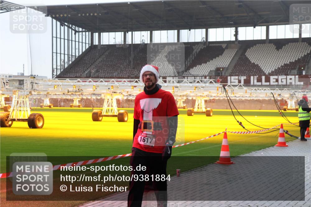 07.12.2025 - St. Pauli X-Mass-Run No. 15 Luisa Fischer http://msf.ph/oto/9381884 07.12.2025 11:20:03 Ziel 15, 1617, 295, 302, 367, 373, 797, 1336, 1343, 1563, 1617, 2062, 2217, 2581, 2597, 2771, 2788, 3075, 3160, 3205, 3822, 3823 meine-sportfotos.de