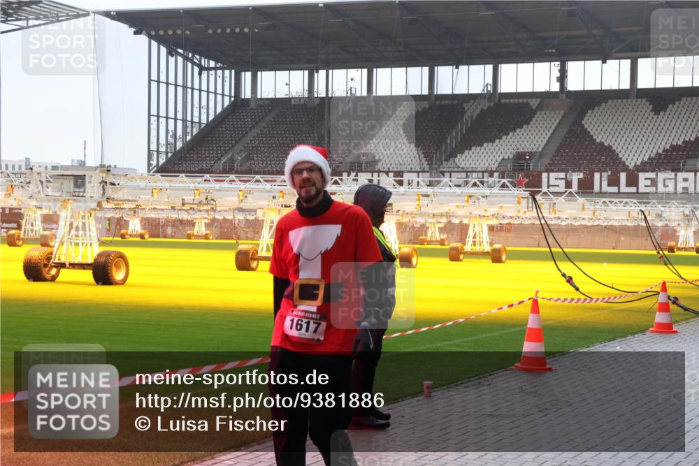 07.12.2025 - St. Pauli X-Mass-Run No. 15 Luisa Fischer http://msf.ph/oto/9381886 07.12.2025 11:20:03 Ziel 15, 1617, 295, 302, 367, 373, 797, 1336, 1343, 1563, 1617, 2062, 2217, 2581, 2597, 2771, 2788, 3075, 3160, 3205, 3822, 3823 meine-sportfotos.de