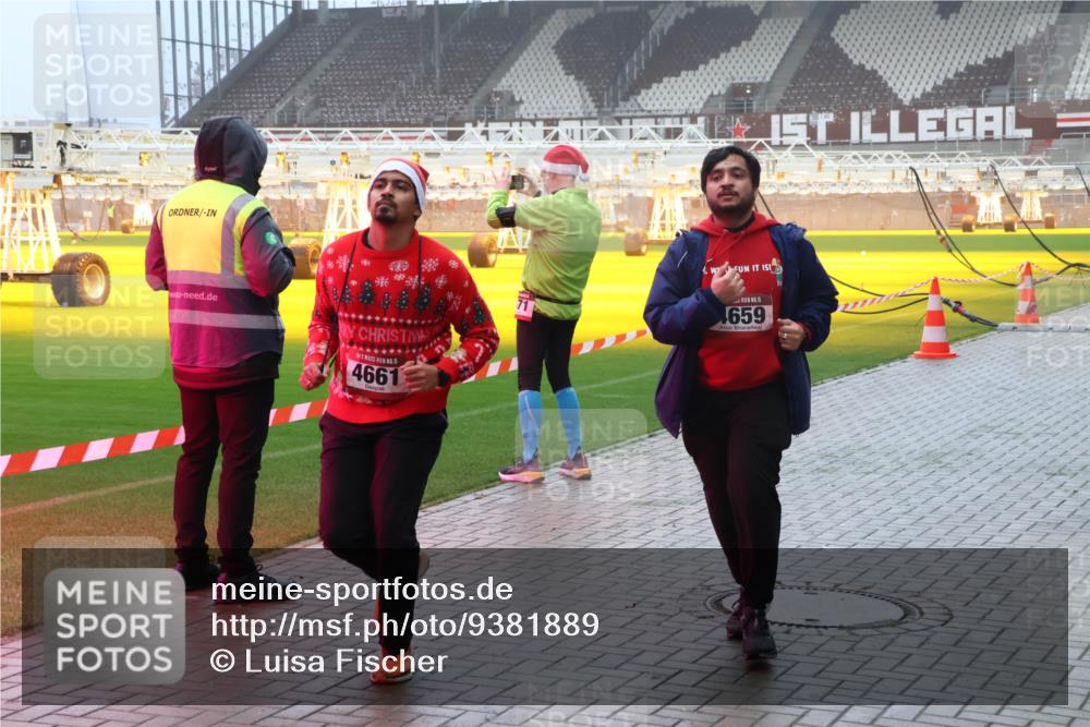 07.12.2025 - St. Pauli X-Mass-Run No. 15 Luisa Fischer http://msf.ph/oto/9381889 07.12.2025 10:11:53 Ziel 15, 4661, 15, 659, 670, 1148, 1149, 1150, 1929, 1935, 1969, 2909, 3085, 3354, 3815, 3909, 4499, 4525, 4659, 4661, 4662 meine-sportfotos.de
