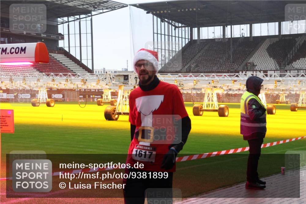 07.12.2025 - St. Pauli X-Mass-Run No. 15 Luisa Fischer http://msf.ph/oto/9381899 07.12.2025 11:20:04 Ziel 0, 15, 1617, 295, 302, 367, 373, 797, 1336, 1343, 1563, 2062, 2217, 2581, 2597, 2771, 2788, 3075, 3160, 3205, 3822, 3823 meine-sportfotos.de