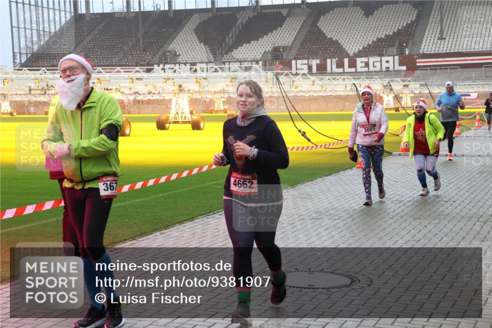 07.12.2025 - St. Pauli X-Mass-Run No. 15 Luisa Fischer http://msf.ph/oto/9381907 07.12.2025 10:12:00 Ziel 367, 4662, 3085, 670, 1687, 1969, 2906, 2909, 3085, 3354, 3761, 3767, 3815, 3909, 3932, 3935, 4499, 4525, 4659, 4661, 4662 meine-sportfotos.de